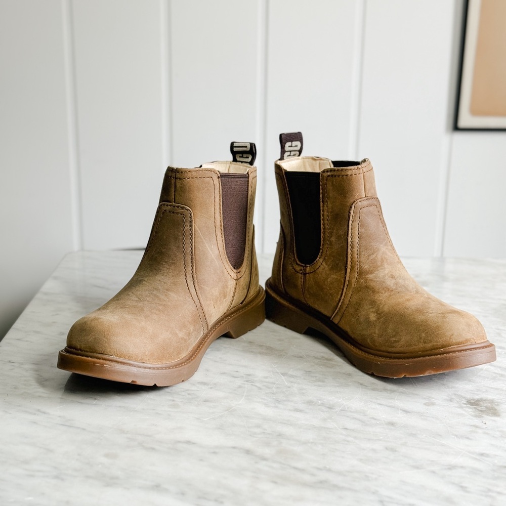 Brown Chelsea Boots with Elastic Panels and Suede Finish